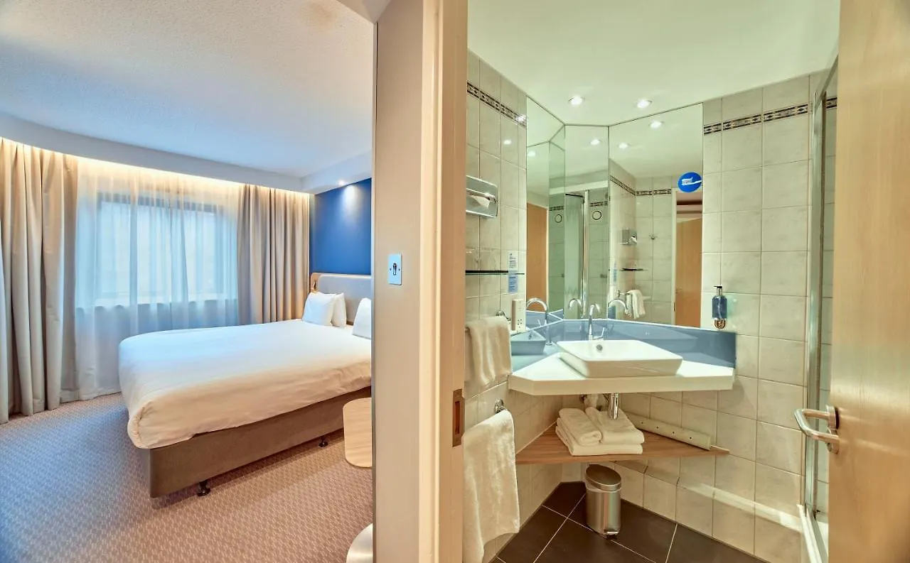 Holiday Inn Express London Stratford By Ihg 3*,